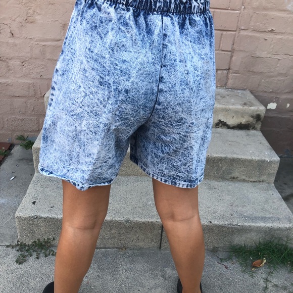🤩VINTAGE ACID WASH MOM SHORTS🤩 - Picture 2 of 5